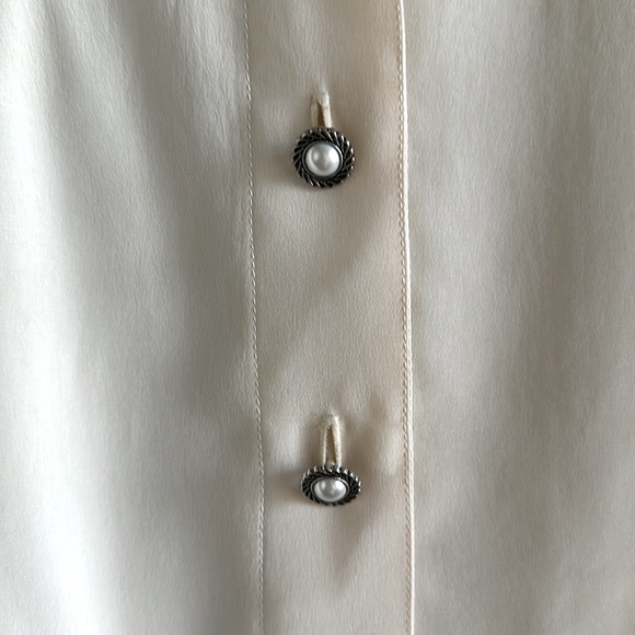 SILK “SERGE & RÉAL” CRÊPE DE CHINE V NECK BLOUSE with PEARL & SILVER BUTTONS - Picture 4 of 9